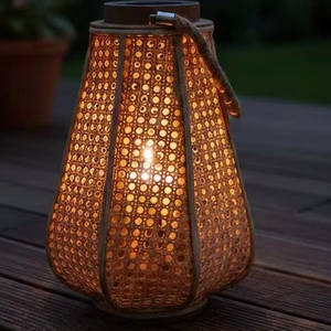 Portavelas Rústico de Ratán, Hecho a Mano con Fibras Orgánicas, Encanto Natural, Luz Cálida, Decoración para el Hogar - Product Image 1