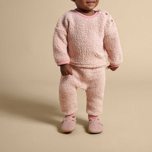 Collezione Autunno-Inverno per Ragazze: Set Caldo in Stile Coreano 2026 Semplice completo due pezzi con scollo rotondo e vestibilità aderente per ragazze. - Product Image 1
