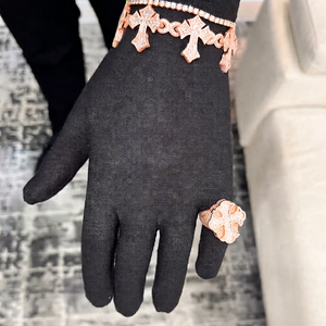 ชุดกำไลข้อมือและแหวนรูปดอกไม้ประดับคริสตัลสีโรสโกลด์ พร้อมจี้รูปกางเขน ดีไซน์ฮิปฮอป สำหรับผู้หญิงและผู้ชาย เป็นของขวัญ - Product Image 1