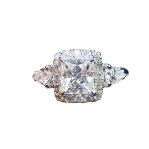 Bague de fiançailles en diamant de taille princesse créé en laboratoire avec sertissage pavé en forme de cœur, en argent 925 plaqué rhodium, style classique pour femme - Product Image 2