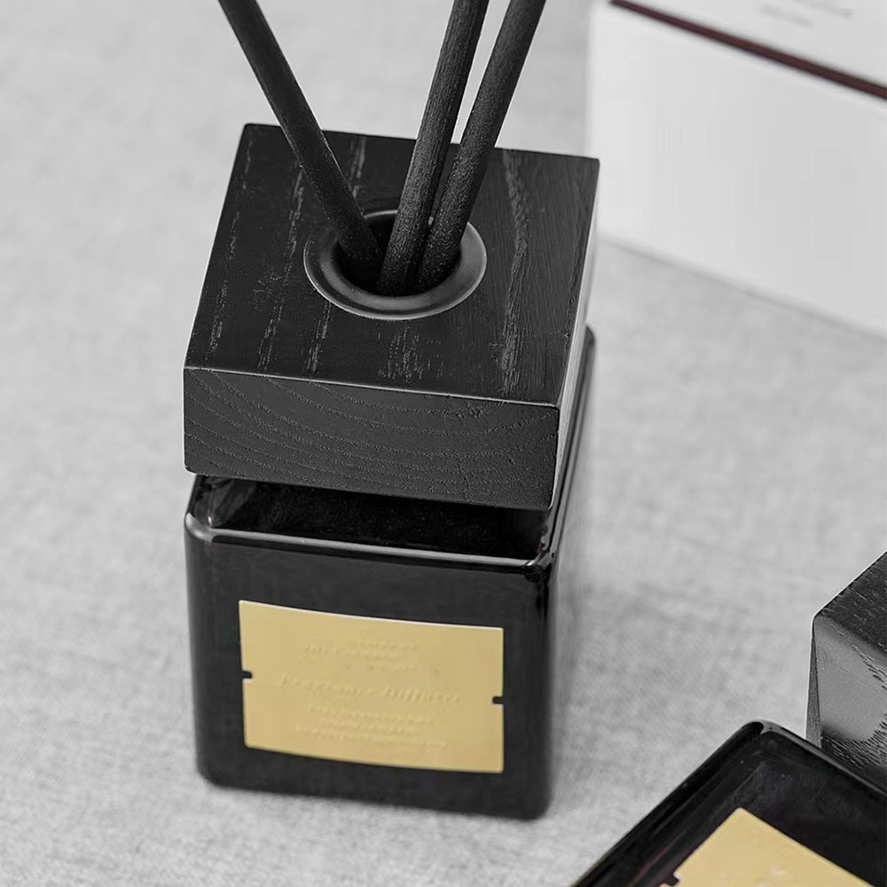 Reed Diffuser Air Freshener Scent à la maison mire l'ensemble naturel de cadeau d'arome d'huile de parfum 3