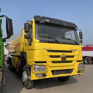 Camion-citerne HOWO 371 à huit roues arrière de 25 mètres cubes, exclusivité Afrique, homologué, approvisionnement direct transfrontalier - Product Image 3