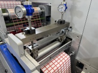 Machine de découpe et d'impression multicolore entièrement automatique pour papier autocollant 350mm 570mm, avec fonction de refendage, pour l'étiquetage commercial