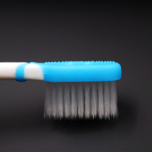 แปรงสีฟันขนนุ่มสำหรับผู้ใหญ่ รุ่น MC881 ยี่ห้อ Dental Sirona สำหรับดูแลช่องปาก - Product Image 4