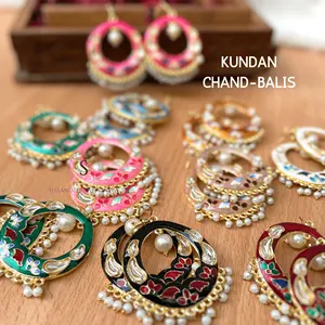 La combinazione di nuovi arrivi più venduta di Kundan Chand Balis per il regalo di nozze combinato di ritorno
