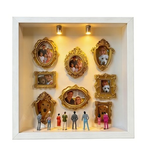 Mini Museo en Miniatura con Marco Dorado y Figuras, Caja de Exhibición DIY para Siluetas del Museo de Nosotros - Product Image 1