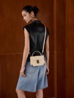 Proveedor de Bolsos Cruzados de Cuero Retro, Bolsos de Hombro de Cuero Sin Marca, Bolsos Satchel Cuadrados Premium al por Mayor, Suministro para Showrooms