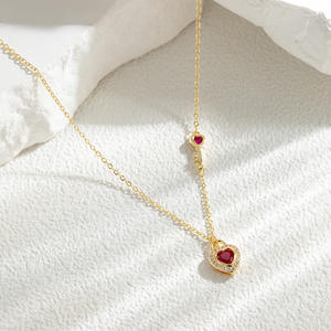 Collar con Colgante en Forma de Corazón, Aleación de Zinc, Chapado en Oro de 14K, Microincrustaciones de Resina, Cadena para Clavícula, Uso Diario - Product Image 4