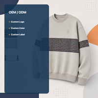Sweat-shirt à col rond personnalisé en tissu écossais beige avec détail brodé sur la poitrine pour homme