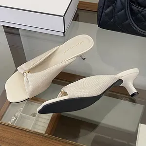 Chaussures de soirée élégantes à talons bas pour femme, confortables et respirantes, en tissu avec perles métalliques, bout carré, motif uni, pour l'été - Product Image 4