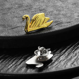 Elegante Broche Personalizado con Diseño <span class=keywords><strong>de</strong></span> Cisne, Chapado en Oro y Plata, Broche <span class=keywords><strong>de</strong></span> Solapa con Cisne en Relieve 3D, Personalizado para Mujer, Accesorio para Abrigo o Bufanda, Regalo - Product Image 4