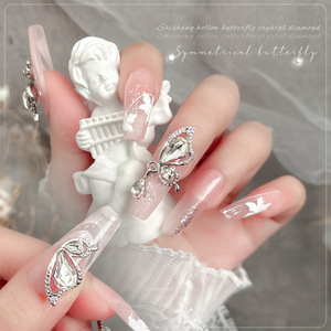 Breloques d'ongles 3D en alliage, motif aile de papillon rose, pendentifs gauche et droit avec grande décoration en strass - Product Image 3