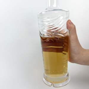 Botella de licor de vidrio con patrón tallado de base pesada con cuello largo botella de vino de vidrio de 750ml - Product Image 5