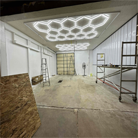 Luminaire de bureau LED hexagonal avec détails en nid d'abeille pour entrepôt et jardin, montage au plafond/au mur