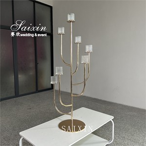 Saixin Décoration <span class=keywords><strong>de</strong></span> <span class=keywords><strong>table</strong></span> <span class=keywords><strong>de</strong></span> mariage <span class=keywords><strong>de</strong></span> luxe Nouveau <span class=keywords><strong>design</strong></span> Abat-jour en or Support <span class=keywords><strong>de</strong></span> lumière Centres <span class=keywords><strong>de</strong></span> <span class=keywords><strong>table</strong></span> <span class=keywords><strong>de</strong></span> haute qualité pour <span class=keywords><strong>table</strong></span> <span class=keywords><strong>de</strong></span> mariage - Product Image 4