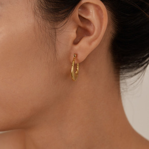 Hot Bán Cổ Điển Hình Học Kết Cấu Vàng Hoop Bông Tai Đồ Trang Sức Không Thấm Nước 14K Vàng Mạ Bông Tai Phụ Nữ Jwewlry Quà Tặng Bán Buôn - Product Image 2