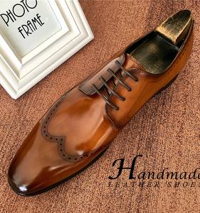 Chaussures en cuir haut de gamme pour hommes - Nouveau style de chaussures Oxford en cuir véritable gravé - Chaussures de mariage de qualité supérieure - Product Image 1