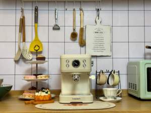 Cafetera Moderna con Molinillo Integrado 04E, Máquina de Espresso Eléctrica Semiautomática con Sistema de Agua Caliente y Espumador de Leche para el Hogar - Product Image 2