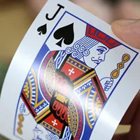 Stampa di qualità di fabbrica all'ingrosso Logo Poker Design personalizzato goffratura finitura lino carte da gioco