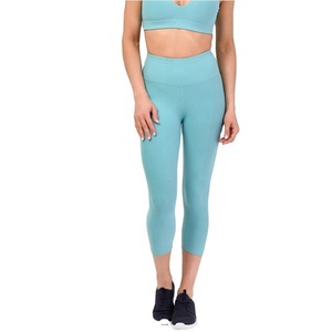 Ensemble de fitness d'été pour femmes : Leggings mi-taille, longueur genou, doux, athlétiques, effet ventre plat, extensibles dans les quatre sens, pour la course et le yoga - Product Image 5