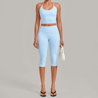 Set Yoga Wanita Bahan Bernapas Ringan Model Halter Neck, Atasan Crop Top Elastis Ketat & Celana Capri, Pakaian Olahraga