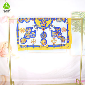 Vêtements d'occasion en gros Écharpes en soie Ukay Ukay Bale Écharpes de printemps pour femmes de seconde main en lot - Product Image 5