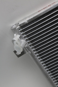 Nuevo Condensador de Aire Acondicionado para Automóvil OEM del Fabricante, Compatible con DFSK Glory 580 y <span class=keywords><strong>Fencon</strong></span> 580 OE 8105100-SF01 - Product Image 5
