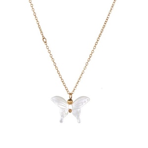 สร้อยคอจี้ผีเสื้อมุกน้ำจืดธรรมชาติพร้อมสายสแตนเลสสตีลแบบเรียบหรู - Product Image 1