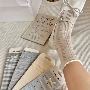 Chaussettes mi-mollet amples pour femme Song Mu, respirantes, à pois, avec bordure en dentelle, style preppy - Product Image 1