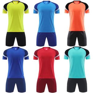 Großhandel Hot Selling Männer Plain Fußball Uniform Set Anpassen Quick Dry Fußball training T-Shirts - Product Image 1