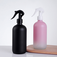 Vente en gros 500ml/16oz Boston Round Matt Black Pink Flacon pulvérisateur en verre avec pulvérisateur à gâchette fine pour nettoyant pour le visage