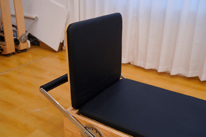 <span class=keywords><strong>Lit</strong></span> en chêne réglable portable personnalisé pour studio de Pilates Tour de reconstruction de Pilates en bois Caractéristique de l'avion volant en plein air - Product Image 3