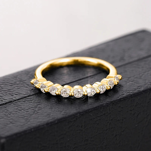 Elegante Anello con Zirconi Incastonati, Gioiello Minimalista Classico da Donna, per Uso Quotidiano, Regalo Chic - Product Image 5