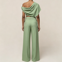 Ensemble pantalon et haut court drapé asymétrique vert sauge pour femme – Élégant ensemble de soirée avec pantalon plissé taille haute et jambes larges