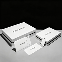 Boîte cadeau en carton rigide blanc de luxe avec logo personnalisé, couvercle et col détachables pour l'emballage des produits