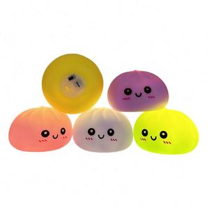 Disponible: Pelota Antiestrés de Vinilo Luminosa con Forma de Comida Realista, Estilo TikTok, para Aliviar el Estrés y Divertirse, para Niños de 4 a 6 Años, Unisex - Product Image 2