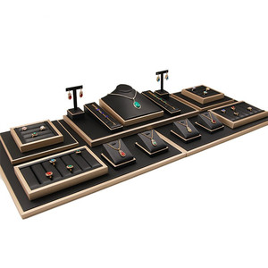 2026 Luxuriöses Handgefertigtes OEM/ODM PU-Leder Holz Schwarzes Schmuck-Display-Set für Armbänder, Halsketten und Ringe - Product Image 1