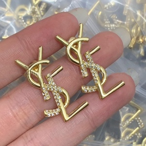 Boucles d'Oreilles de Créateur Haut de Gamme Rétro en Forme de Lettre Y Anglaise, Bijoux Tendance de Marques Populaires pour Femmes - Product Image 3