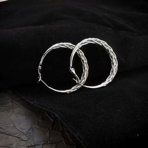 Boucles d'oreilles pendantes papillon circulaires creuses en métal tressé, personnalisées, haut de gamme, tendance, pour femme, style Instagram, collection 24 saisons - Product Image 5