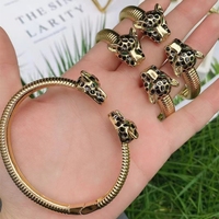 Nouveau bracelet ouvert à double tête de léopard, design hip-hop, bijoux de mode, géométrie rayée, plaqué or, zircon vert