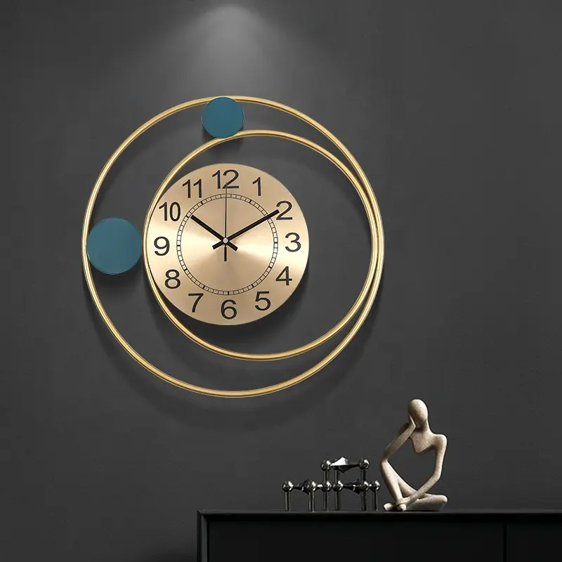 Reloj de pared colgante de metal dorado hecho a mano decorativo minimalista para el hogar de alta calidad