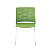 Chaises de bureau empilables en plastique PP de luxe, couleur personnalisée, chaise en plastique à base de traîneau empilable pour salle de conférence, salle de classe, événements