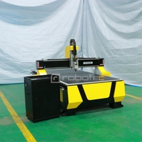 Routeur CNC ROBOTEC de haute qualité pour la conception de portes en bois, zone de travail 1300x2500mm, boîte de vitesses PLC, broche 3.2kW, facile à utiliser