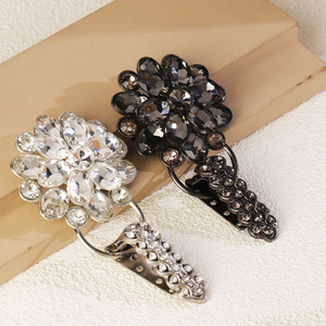 Stylish Women's Zinc Alloy Duckbill <b>Buckle</b> With Crystal Flower Design For Garment Decoration <b>Clip</b> <b>Buckle</b> White And Black - Product Image 3