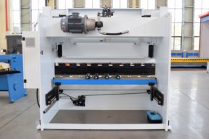 เครื่องพับโลหะแบบเพรสเบร<span class=keywords><strong>ก</strong></span> รุ่น Best Sale 630KN *2.5M พร้อมแ<span class=keywords><strong>ก</strong></span>นบิด ความแม่นยำสูง สำหรับ<span class=keywords><strong>ก</strong></span>ารพับโลหะ ด้วยระบบ TP10s - Product Image 3