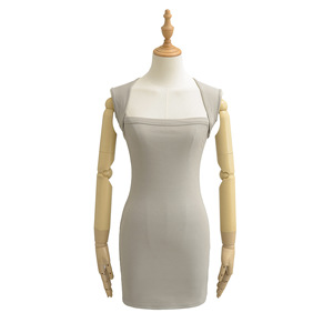 Un vestido sin mangas de cuello cuadrado de corte bajo súper picante con una correa para el hombro, una falda corta ajustada sexy como capa base - Product Image 5