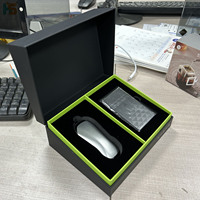 Boîte rigide noire de luxe à couvercle rabattable avec gaufrage et revêtement UV, emballage personnalisé pour souris d'ordinateur et tapis de souris (matériaux recyclés)