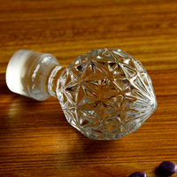 Juego de Vasos de Whisky con Forma Antigua Grabada, 850 ml, Decantador Elegante con Tapón Ornamentado, Apto para Lavavajillas, para Whisky y Vodka, Superventas 2021