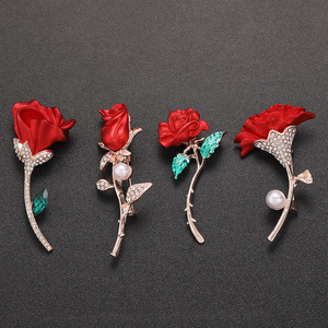 Broche Épingle de Luxe en Alliage Plaqué Or avec Strass Colorés et Perforations, Accessoire Féminin Élégant et Raffiné, Placage de Haute Qualité - Product Image 6