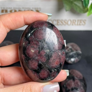 Kerajinan Kristal Alami Grosir Batu Kristal Berkualitas Tinggi Batu <span class=keywords><strong>Garnet</strong></span> untuk Dekorasi & Hadiah - Product Image 5